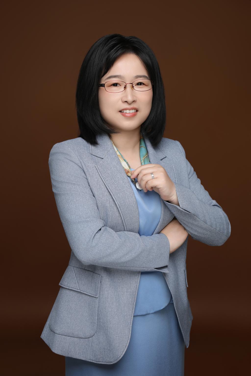 党委副书记  杨中英